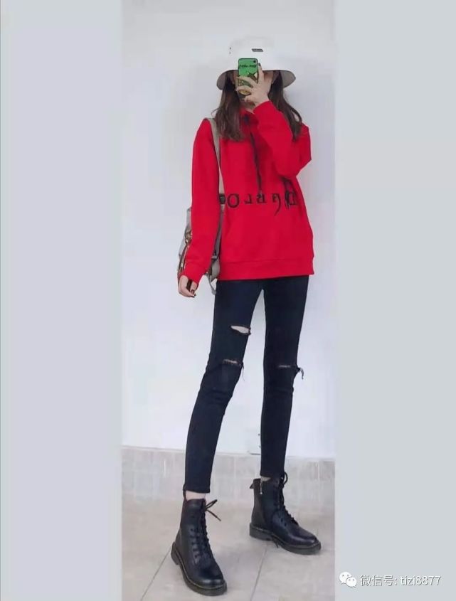 红色卫衣配什么颜色的裤子好看