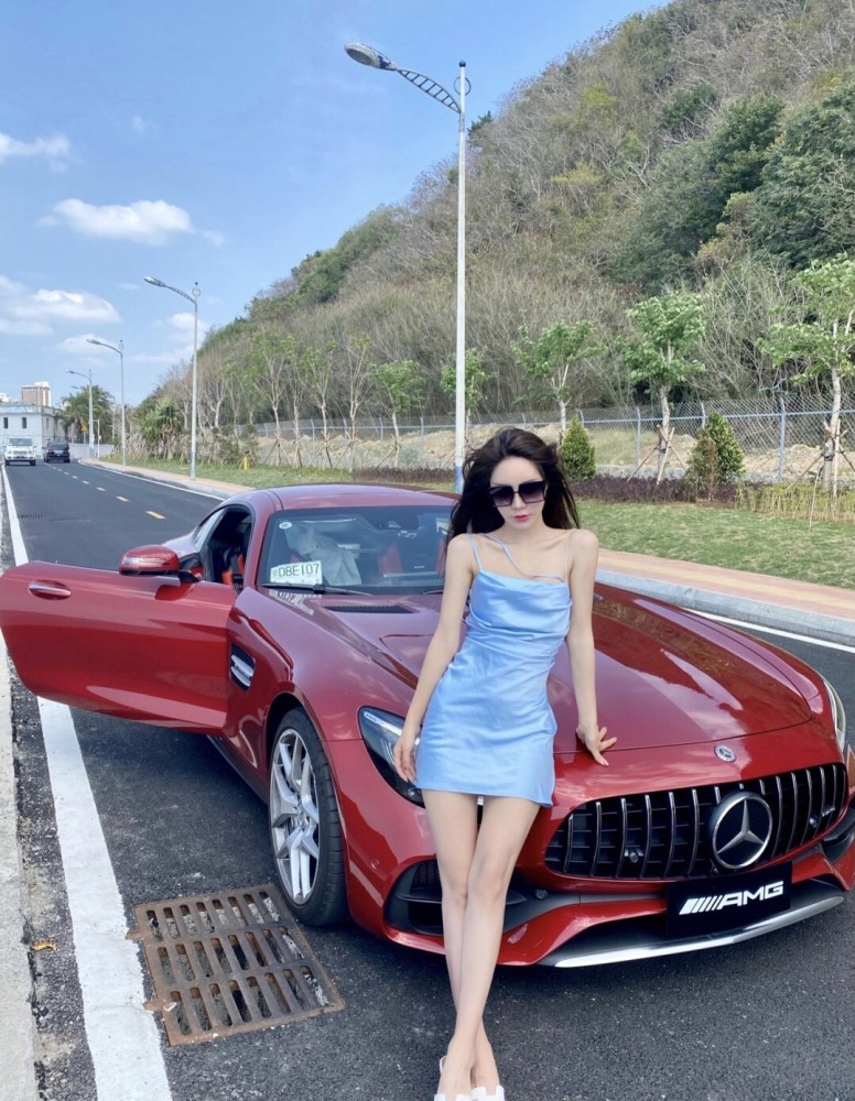 号称地表最强奔驰和小姐姐非常搭的奔驰amggt