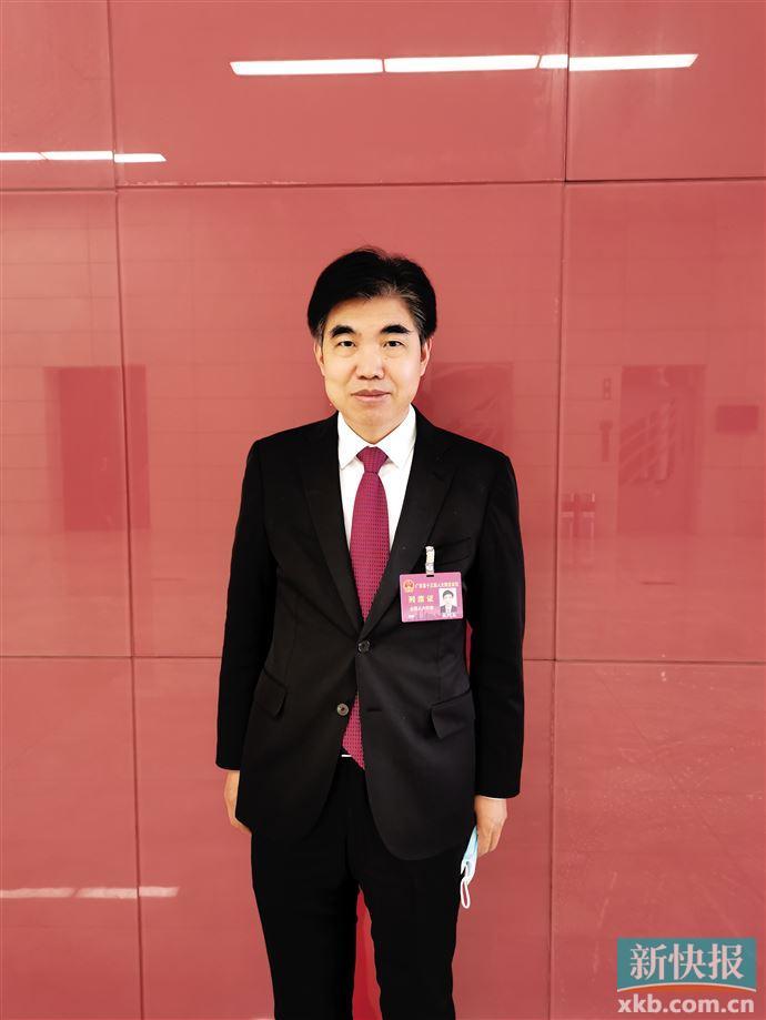 朱列玉全国政协委员,广东财经大学法学院副院长鲁晓明全国政协委员