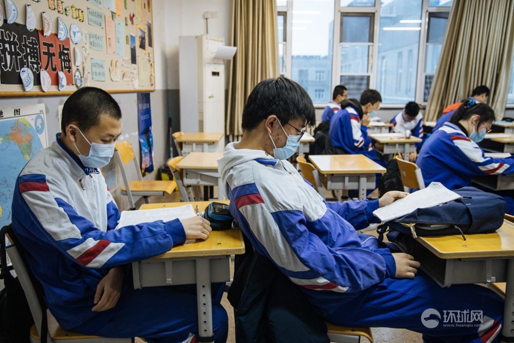 北京全市中小学,幼儿园今日开学,教室配备手机保管箱_腾讯新闻