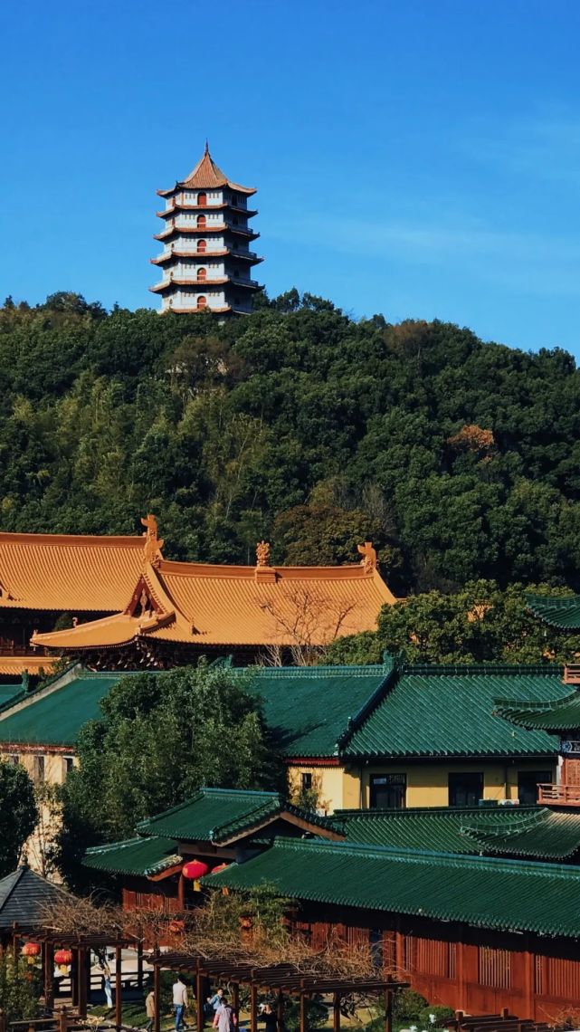 城市漫游襟江带湖九江秀色可揽结