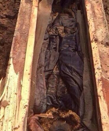 东北发现25岁诰命夫人墓,姿势诡异,考古家:她曾在墓中醒过来