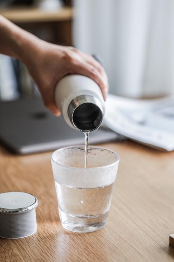 宝妈带娃出行前用6分钟烧杯热水,放到包里持续保温,途中拿出即可冲奶