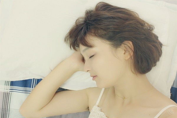 维生素b2|每天坚持吃一粒维生素B2的女人，身体和别人有何不同？医生解释了