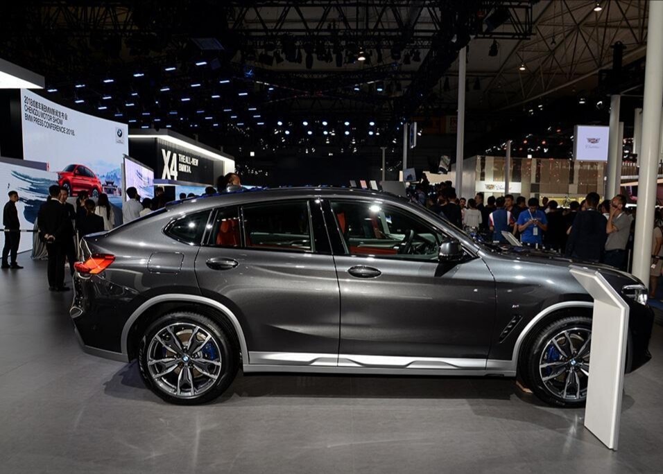 宝马suv家族的"运动侠",动感不输q5,新款x4实车真帅气