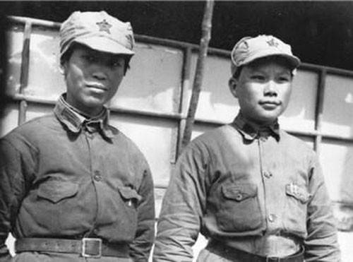 康克清年轻时去相亲,掏出一把匕首,把小伙子吓跑了_腾讯新闻