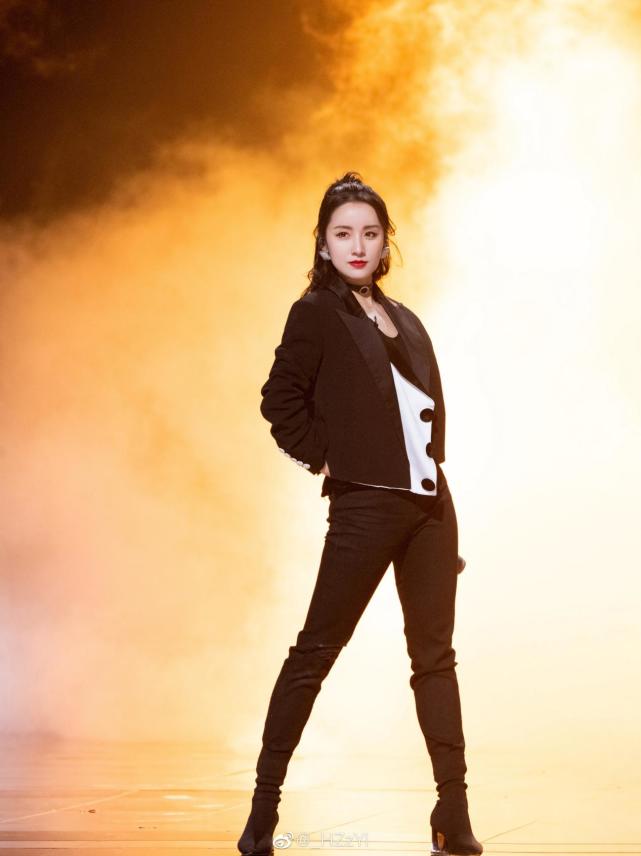 吕一真是美死了35岁却拥有20岁时的好身材气质出尘迷死人