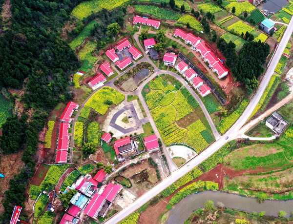 四川仓山镇扶贫干部冲锋在前镇党委是坚强后盾