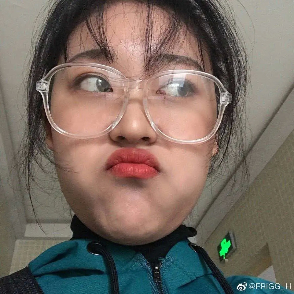 "当代沙雕网友迷惑自拍大赏,我笑到原地打鸣了!"哈哈哈