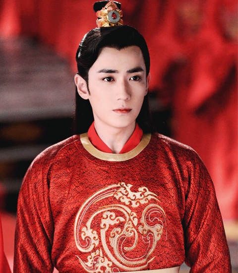 朱一龙,于朦胧,许凯,肖战,杨洋哪一位是你心中的红衣美男呢?