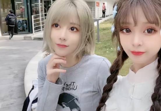 要价520陪玩的咬米又翻车与苓妹合拍视频眼睛比鼻子都还大