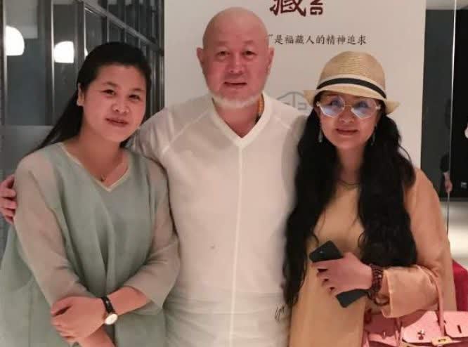 离婚后独自抚养了儿子28年,如今儿子走红,前夫却厚着脸皮来沾光