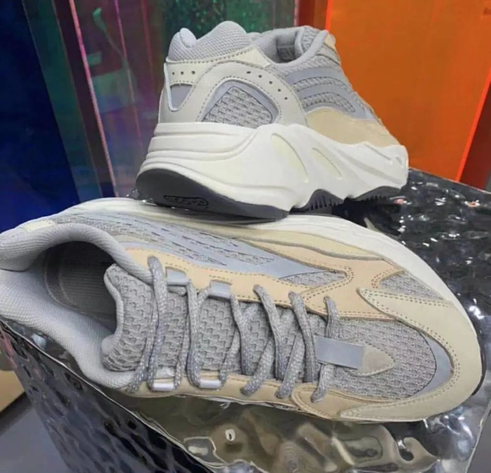 yeezy 700 v2奶油發售日確認!