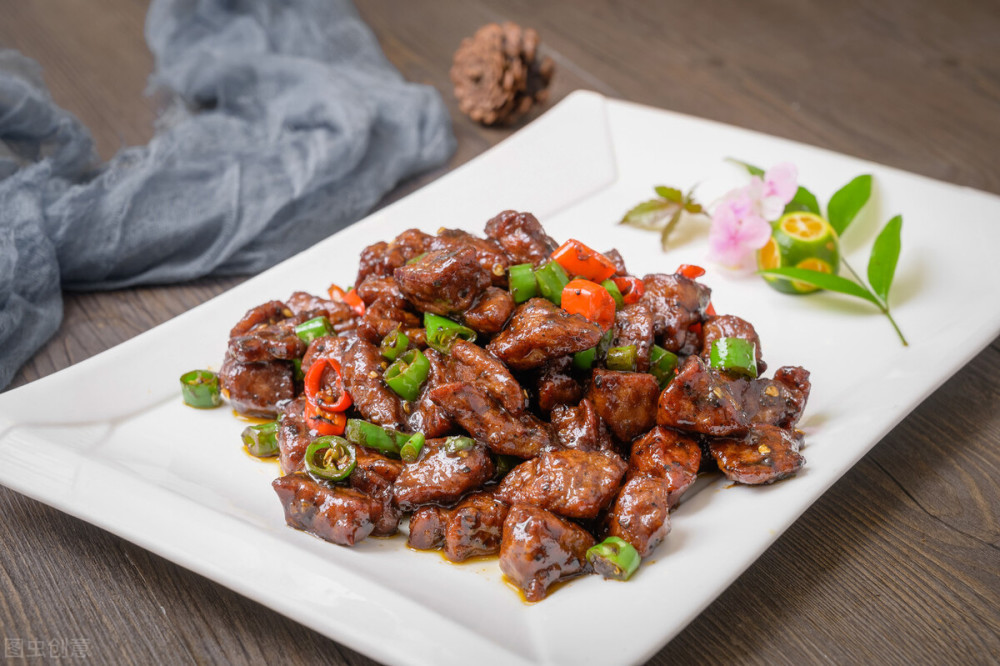 黑椒牛肉粒,外焦里嫩超鲜香,肉质鲜嫩又美味,营养丰富的家常菜_腾讯
