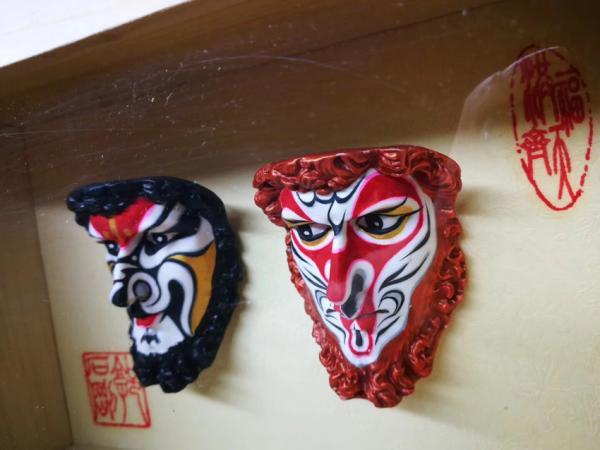 脸谱郭笔下亚历山大伏尔泰纷纷换装新扮相