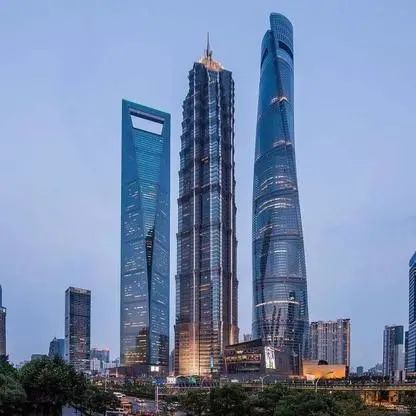 此外,胡先生 还用硬币堆过其他许多建筑 上海地标里有东方明珠,上海