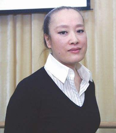 因春晚一夜走红56岁患癌在异国离世临终前才道出自己的身世