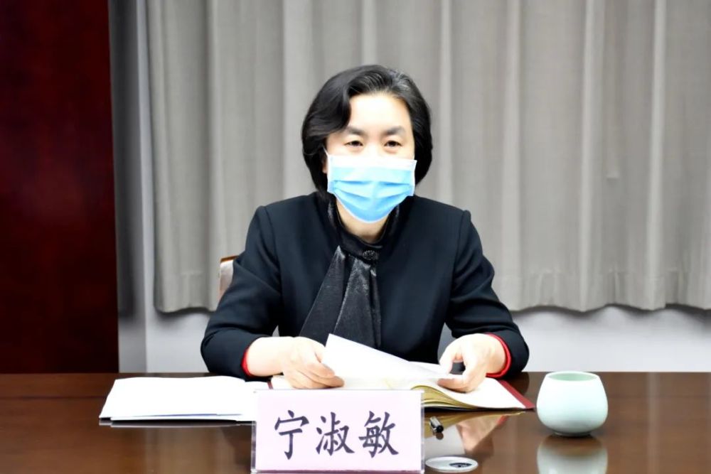 市妇联学习贯彻市"两会"精神