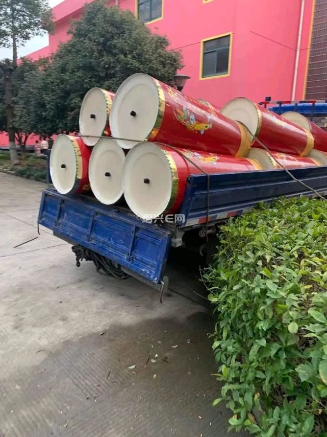 涨见识绍兴一安置小区惊现巨无霸蜡烛