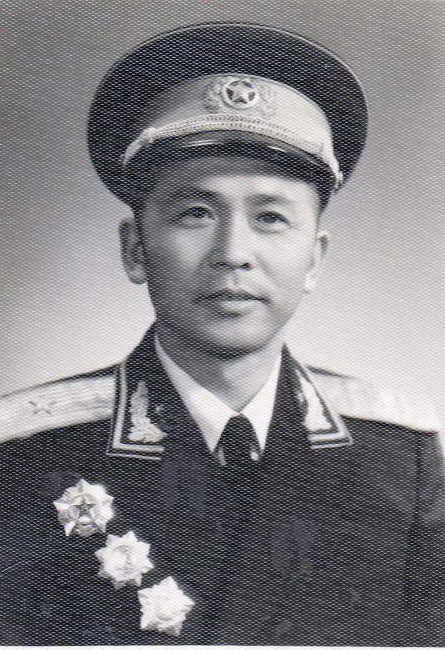 建国后南阳一小镇修路挖出300多具红军遗骨好多都是孩子