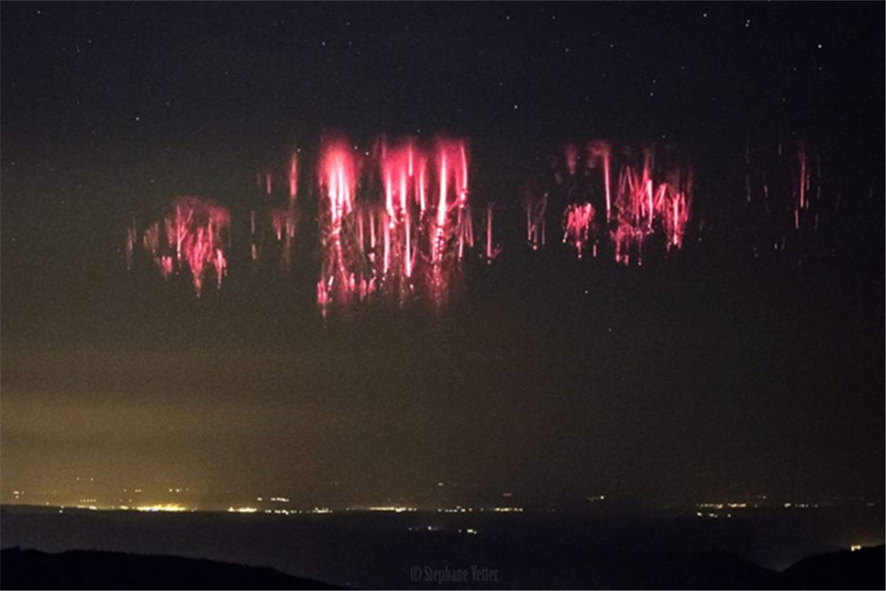 夏威夷夜空出现 异象 红色闪电不断变换颜色 末日前兆 腾讯新闻