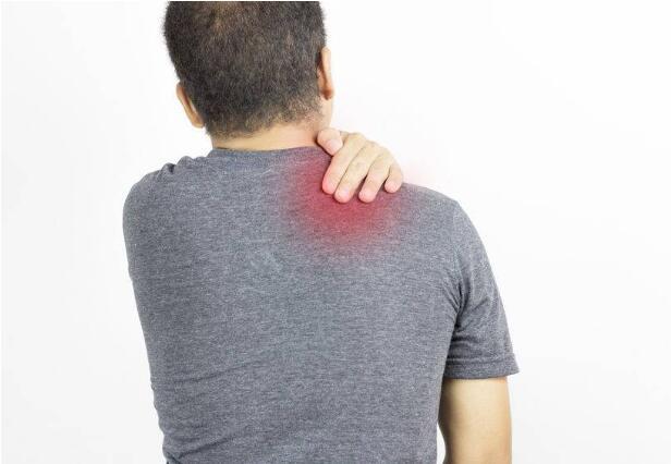 肩痛|肩痛无小事！这4种肩痛暗藏疾病“信号”，别掉以轻心！