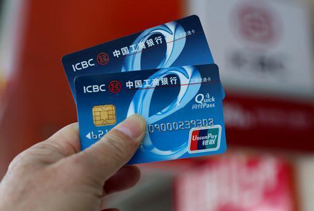 明明是去办业务 职员却拼命劝你开通 它 真正 猫腻 在这 腾讯新闻