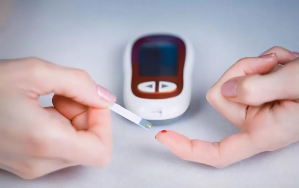 血糖|一旦血糖高，少做3事，少吃3白，记住4个字，稳定血糖，更健康