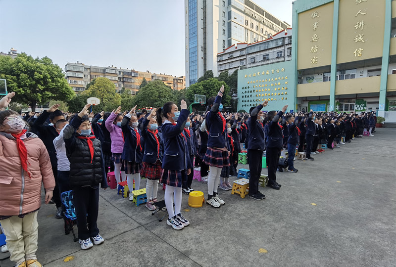 工人新村小学邀警察开展安全知识学习