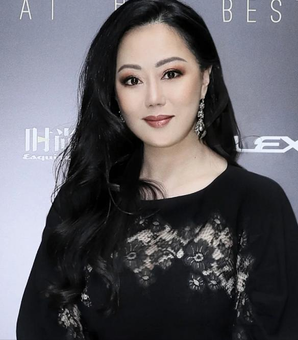 章小蕙:"买"垮两任富豪,独自偿还债务,她是如何逆袭的?