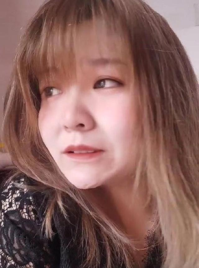 郭老师报名创造营后就急着出宣传片大跳女团舞比心动作标准化浓妆证明