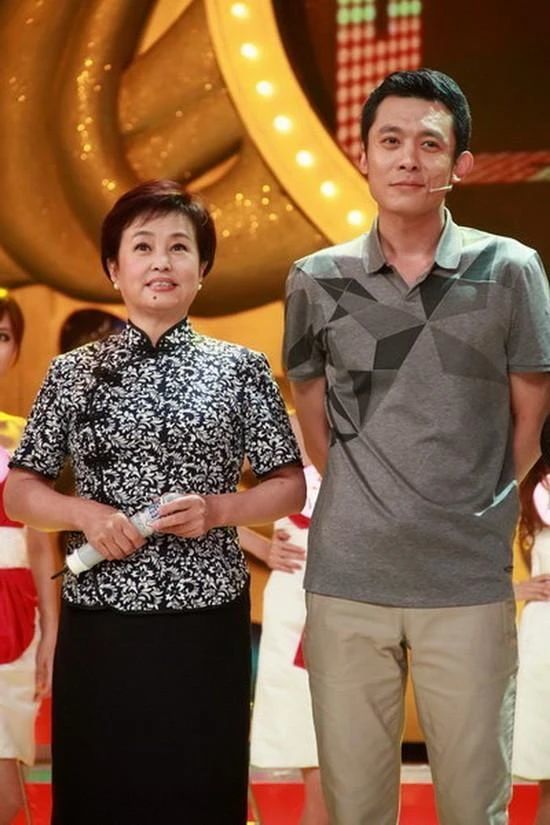 "春晚常客"朱明瑛:引领儿子走出恐婚阴影后,她吃起了儿媳的醋