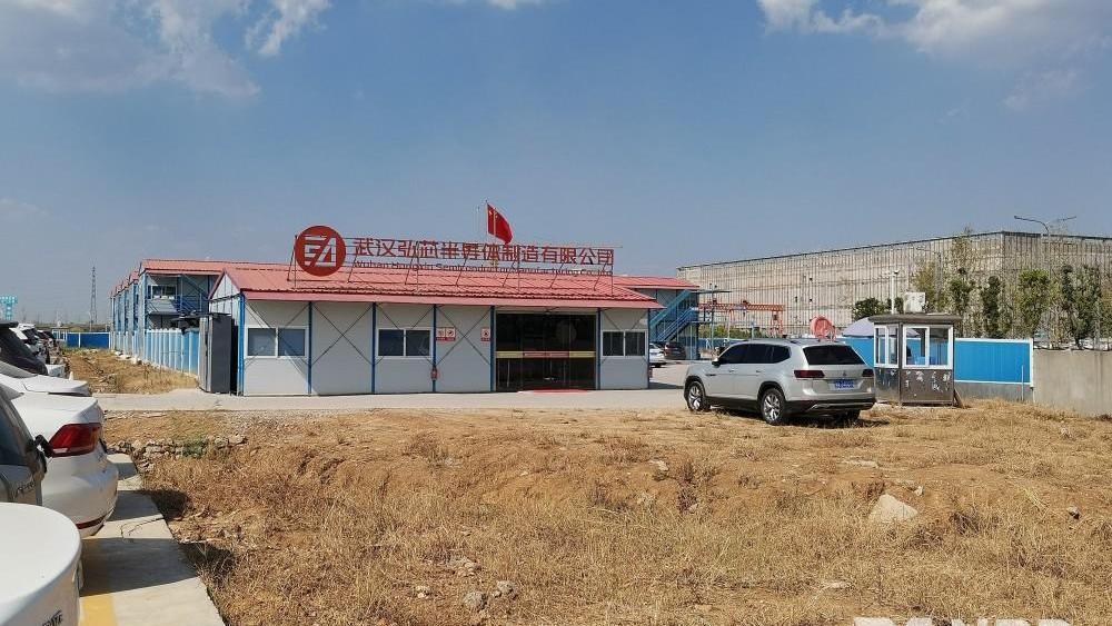 根据知乎上的匿名用户透露,曹山并不是他的本名,他的本名是鲍恩保