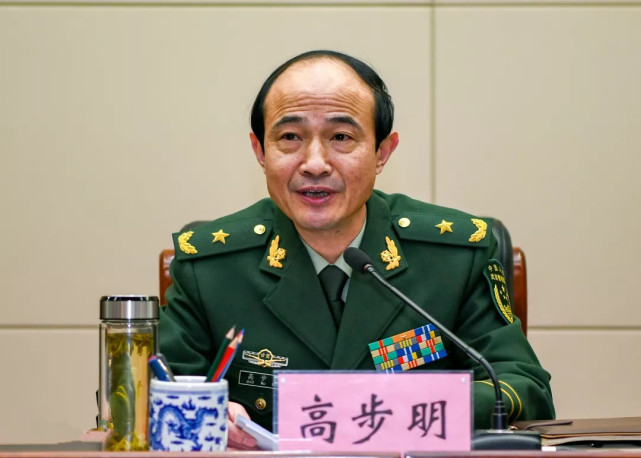 公开资料显示,高步明出生于1964年1月,江苏高邮人,曾任武警南京市支队
