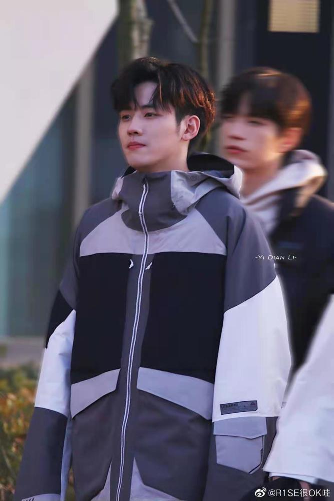 壁纸合集r1se任豪星光岛上的真情实感烧烤里的烟火