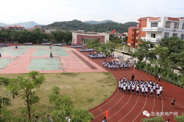 龙海市第三中学2月27日举行揭牌仪式系原龙海市榜山中学