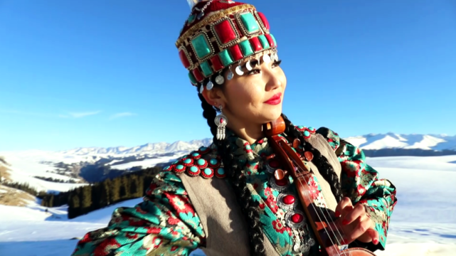 献礼建党100周年丨库布孜与钢琴合奏《我和我的祖国》_腾讯新闻