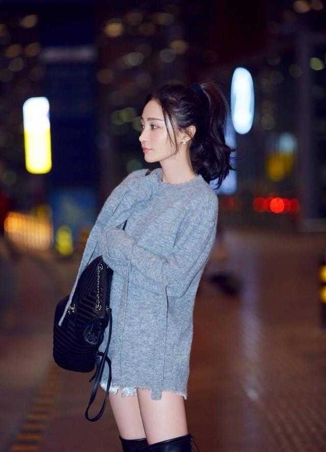 姚笛的衣服品味真好,穿收褶深蓝色长袖配松紧腰裤子,显高显瘦_腾讯