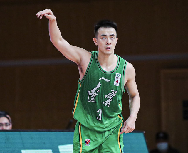 赵继伟太强了投篮22投11中,三分球16投8中,命中率50%,他打出了赛季