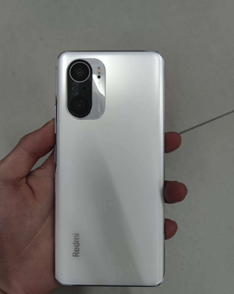 与小米11白色对比神仙颜色与11对比挖空最后呢,这个侧边指纹是真的