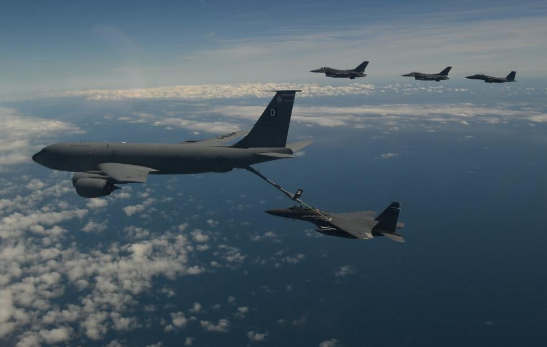 飞机在执行任务的时候护航飞机的作用