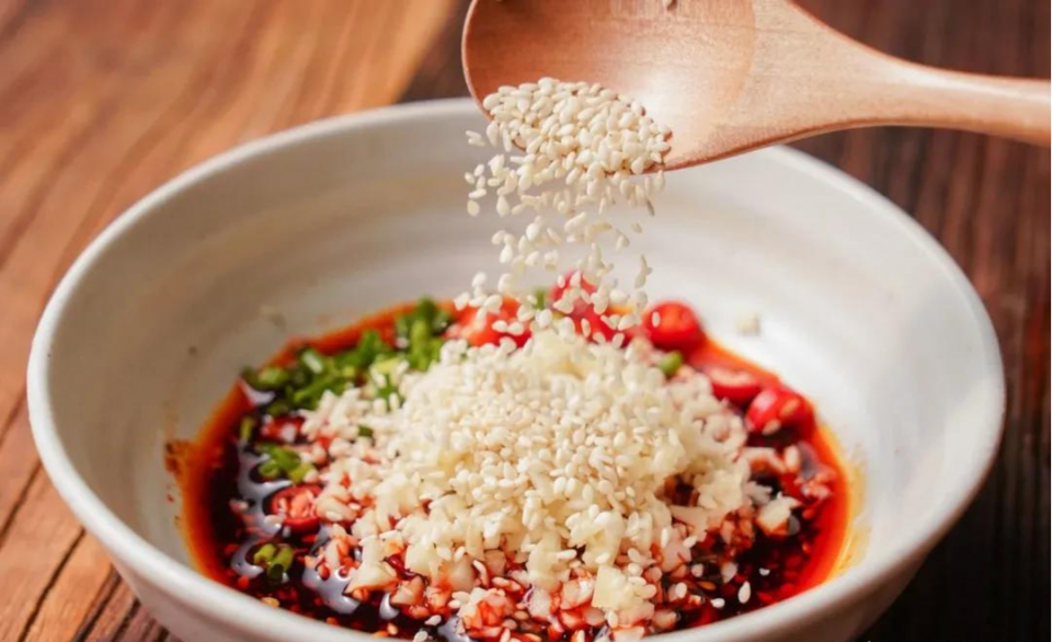 老师傅的经验之谈蒜泥白肉牢记蒜香料汁调配好吃就稳了