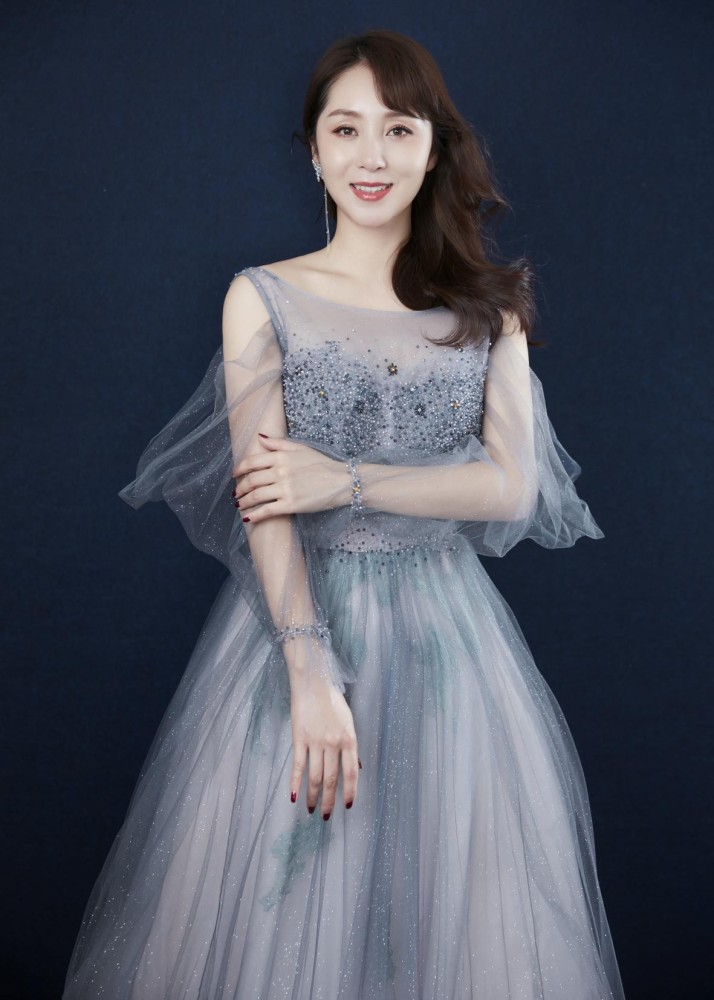 郭津彤摇身一变白娘子青城山下白素贞太仙了