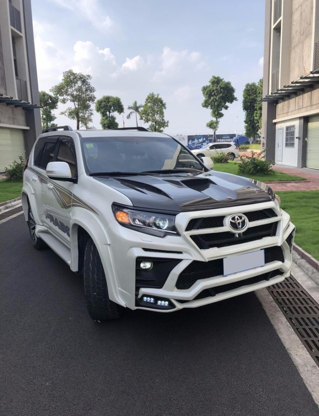 改装后超高颜值的丰田霸道注定让你行注目礼回头率百分百