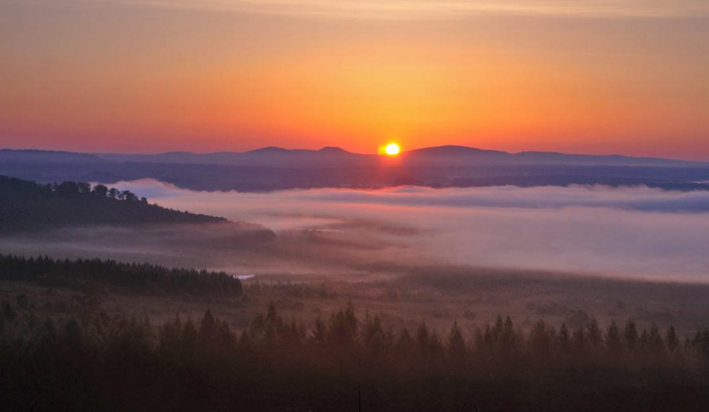 太阳|太阳和地球之间的宇宙空间那么冷，热量是如何传递到地球上的？