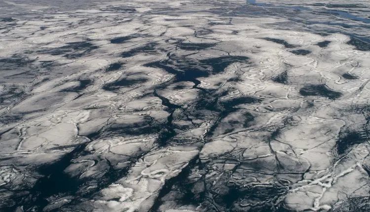 赛里木湖——又到冰面融化时