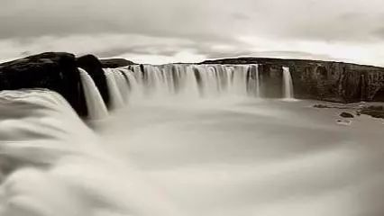 人生如水,水静无波,静水流深