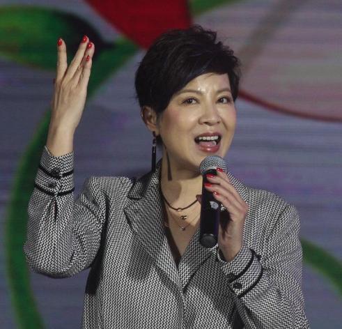 杭天琪:连被两任伴侣"抛弃"仍为爱牺牲,46岁嫁丑老公拼二胎_腾讯新闻