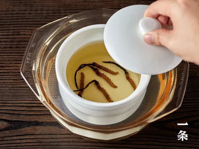 新鲜的冬虫夏草,川西高原_热点资讯_国内资讯