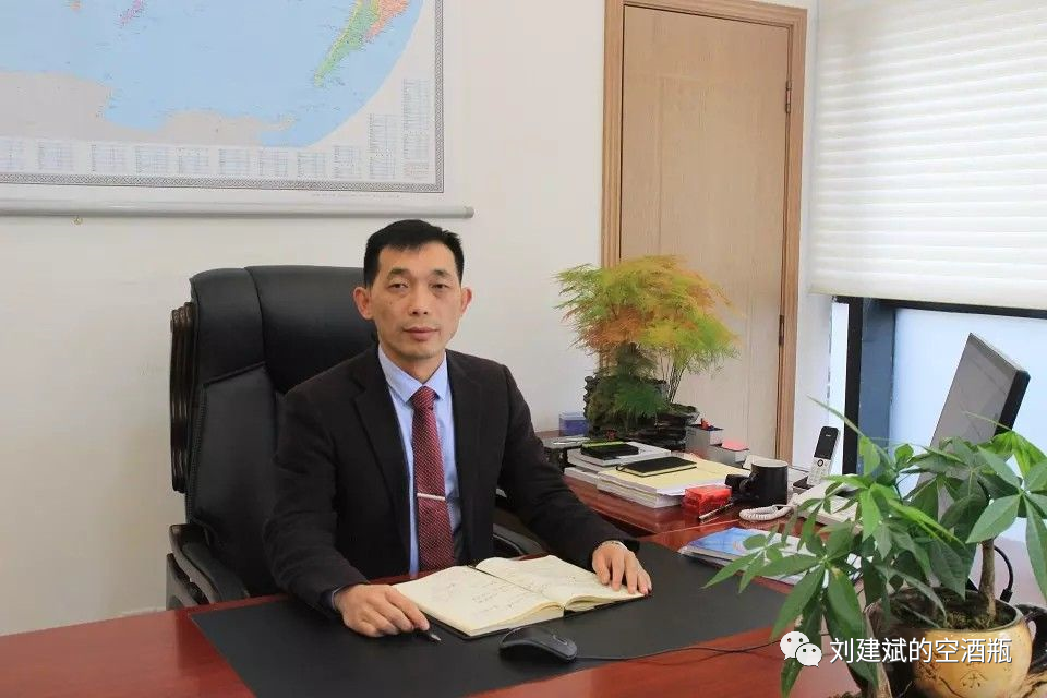 【作者简介】赵永生,笔名流云飞渡,滇人,客居蜀地,四川省作家协会会员